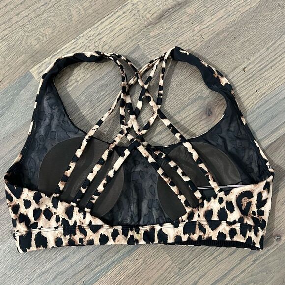 Victoria’s Secret Padded Smooth Strappy back sport bra Medium print Medium - Picture 4 of 9